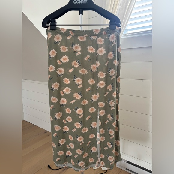 American Eagle Outfitters Dresses & Skirts - American Eagle Floral Midi Skirt XL Sage Green Boho Summer Lightweight EUC